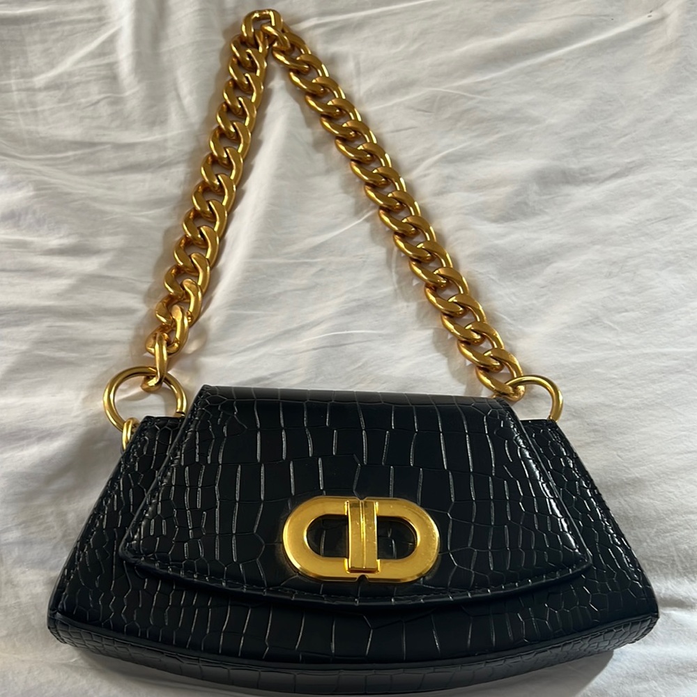 Gorgeous Handbag can be worn as a clutch or shoulder length bag. Croc style. New